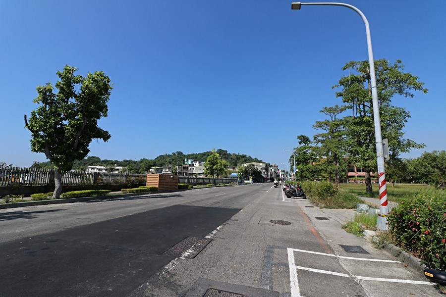 勝利路可通往蓮池潭、舊左營