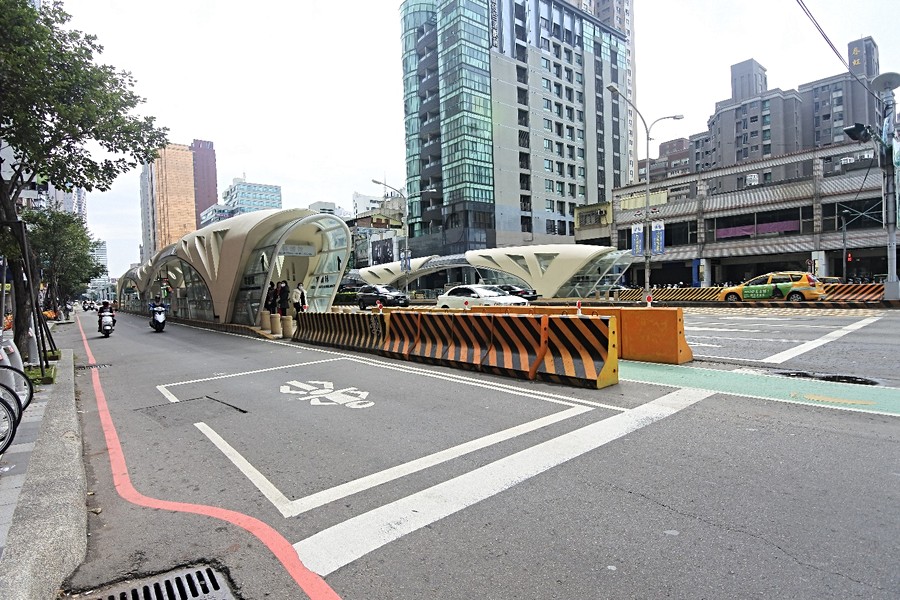 可以吹冷氣的菜市場?!-「第六市場」