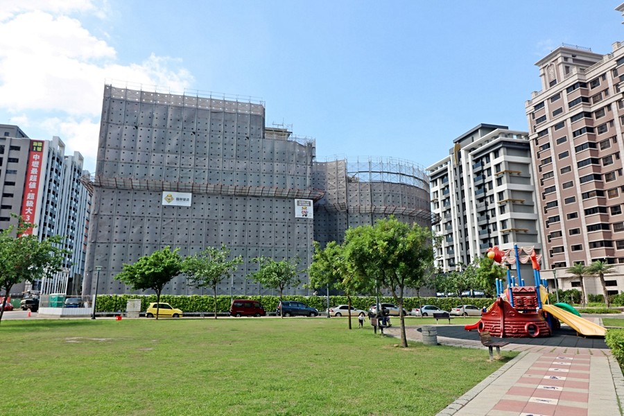 興建中的地政事務所&社會福利中心