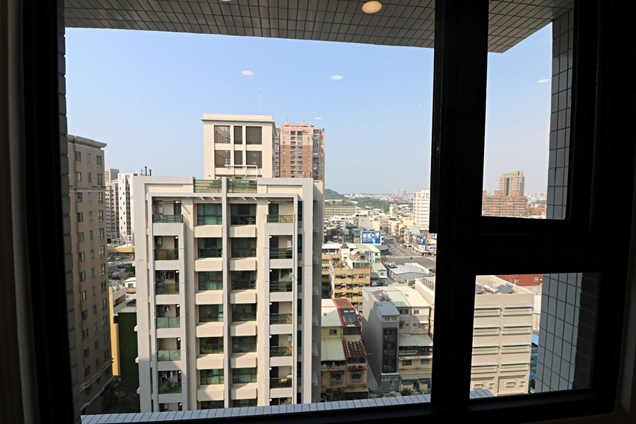 客廳看出去是這樣~